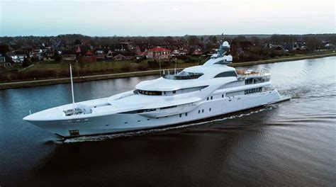 Putin’s $119 Million Superyacht Graceful Is Now Called Killer Whale, On ...