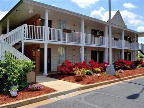 Best Price On Best Western Central Plaza Hotel In Fredericksburg Va