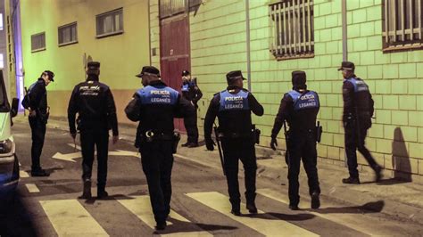 Hasta 700 desalojados y 12 detenidos en una operación contra tres