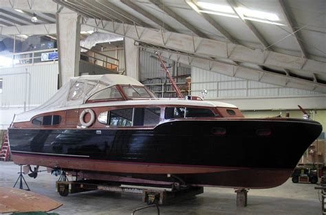 Custom Boat Painting Schemes Paint Varnish And Restoration Boat