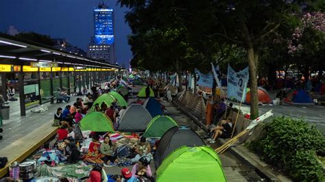 Sigue El Acampe En La 9 De Julio Y Crecen Las Hostilidades Entre Unidad