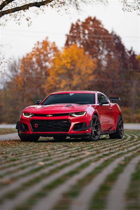 Camaro SS embracing the fall colors : r/carporn