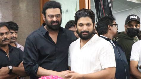 Video Of Allu Arjun Consoling Prabhas Goes Viral