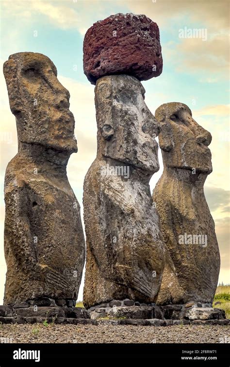 Esculturas De Los Moais En La Isla De Pascua Fotograf As E Im Genes De