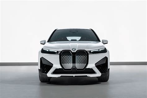 Bmw Debuts Its Electric Ix Flow With Fluidly Color Changing E Ink