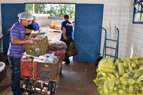 Prefeitura J Distribuiu Toneladas De Comida A Mil Fam Lias Na