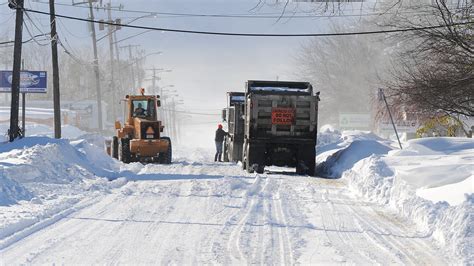 Buffalo Residents Undaunted by 6 Feet of Snow - The New York Times