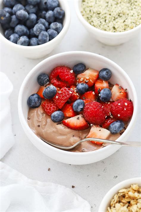 Easy Chocolate Protein Yogurt Bowls (High Protein Breakfast!)