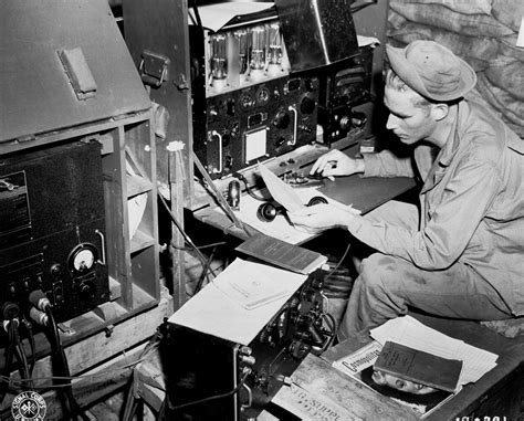 [photo] Us Army Radioman Corporal John Robbins Operating His Scr 188 Dobodura New Guinea 9