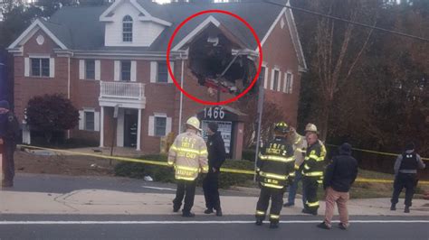 Porsche Launches Into New Jersey Building S Second Floor Leaving 2 Dead