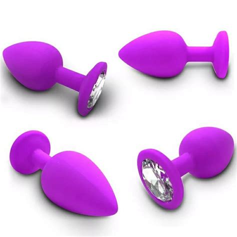 Plug Anal De Silicone Roxo Cravejado Pedra Na Base Aveludado Sex