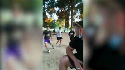 Vídeo Multitudinaria Pelea Con Machetes Y Palos En Un Parque De