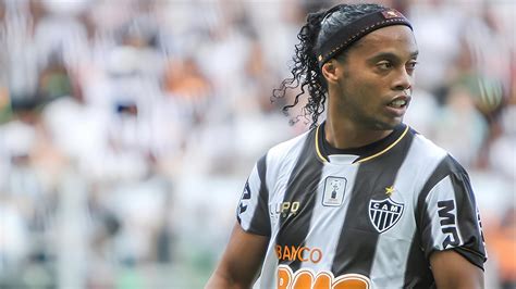 Quando Ronaldinho Humilhava No Atl Tico Mg Dribles M Gicos Passes E