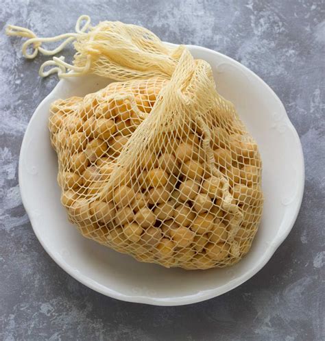 Garbanzos con calamares guiso tradicional mediterráneo PequeRecetas