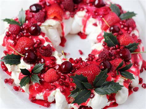 Wonderful Diy Tasty Berry Christmas Pavlova Wreath