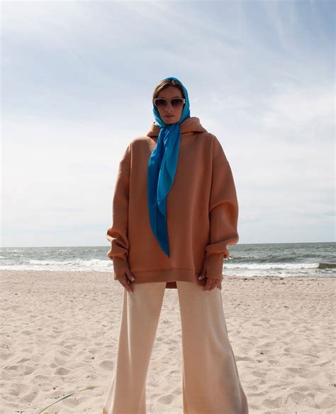 У Вас уже есть идеальное худи? В tuNKina они именно такие. Для ...