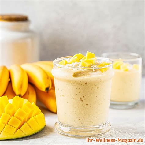 Proteinshake mit Mango Kokos und Banane Eiweißshake Rezept zum Abnehmen