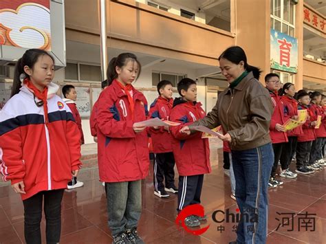 筑梦新时代 争当好少年——驻马店市第十二小学举行“新时代好少年”颁奖仪式 中华网河南