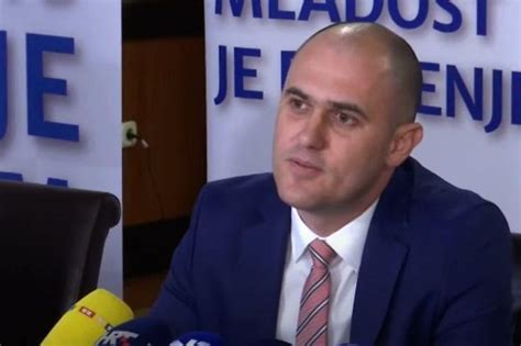 preberi si Hrvaški minister po objavi posnetka na katerem strelja iz