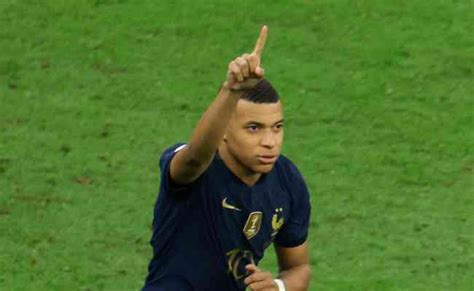 Mbappé marca hat trick e supera recorde de Pelé e Zidane em finais de