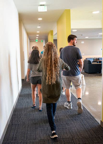 Resident Advisors Tour Yosemite Hall Uc Davis