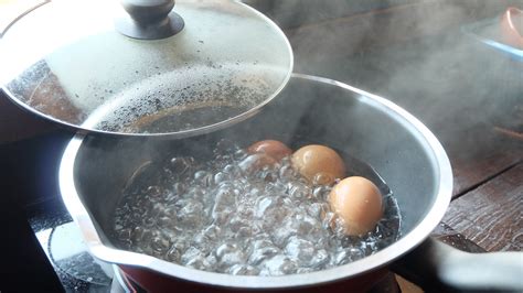 How To Boil Eggs With Baking Soda - Recipes.net