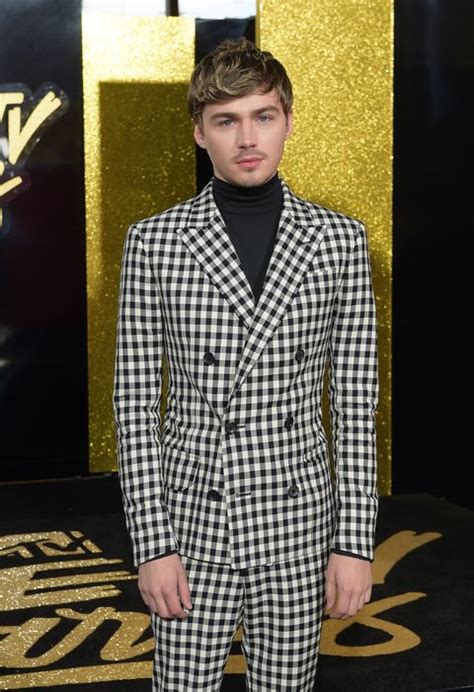 13 Reasons Why Star Miles Heizer Looked Nothing Like Alex At The Mtv Movie And Tv Awards