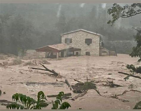 Alluvione a Cantiano città sott acqua Si temono dispersi VIDEO