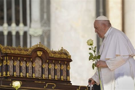 El Papa Se Somete A Una Operaci N Quir Rgica Intestinal Durante Tres