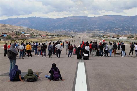 Militares Y Polic As Investigados Por Muertes En Ayacucho Sur De Per