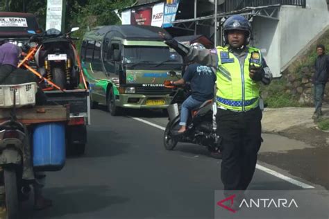 Polisi Berlakukan Satu Arah Berkali Kali Urai Kemacetan Di Jalur Garut