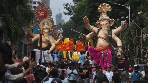 IN PHOTOS: Devotees welcome Ganpati idols ahead of festival in Mumbai