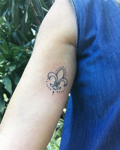 Tatuagem Flor De Lis Significado E Ideias Para Voc Se Inspirar