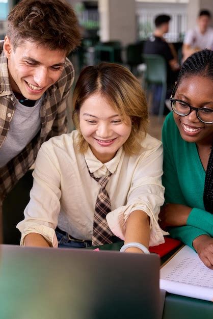 Premium Photo Group Of Diverse Multiethnic Smiling Young Students