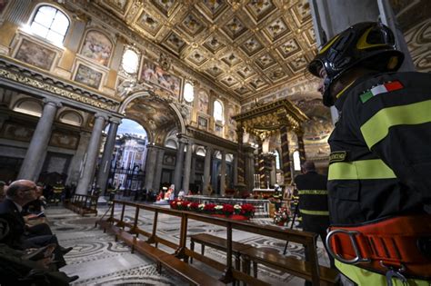 Il Cardinale Zuppi Celebra La Messa Per I Vigili Del Fuoco Le Foto