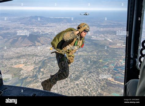 U S Marine Corps Staff Sgt Dennis Price A Jumpmaster With Rd Force