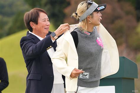 金田久美子がツアー最長11年189日ぶりブランクv 涙の逃げ切り2勝目 ゴルフ スポーツブル スポブル