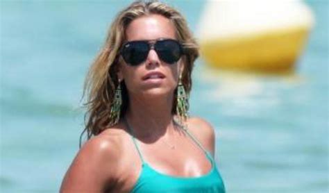 La Sexy Silvie Van Der Vaart Top E Bikini Nell Acqua Di Saint Tropez