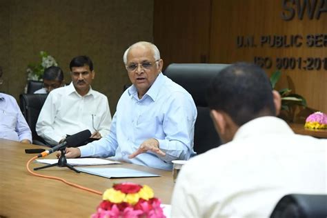 Gujarat Cm Organizes Review Meeting On Crop Losses Due To Unexpected Rainfall