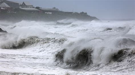 Cyclone Belal La R Union Plac E En Alerte Violette Des Vents Violents