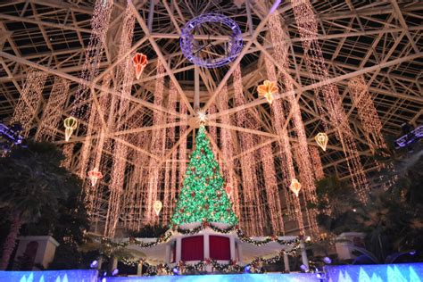 Gaylord Palms Christmas Experience Includes Much More Than Ice