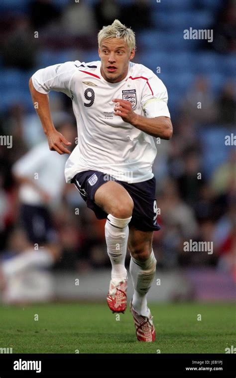 ALAN SMITH ENGLAND MANCHESTER UNITED FC TURF MOOR BURNLEY ENGLAND 25