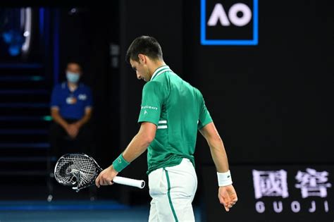 El Rapto De Ira De Novak Djokovic Destrozó Su Raqueta Tras Perder Un