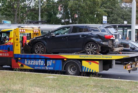 Kurier Pl Zderzenie Na Pl Rod A Jedno Z Aut Si Przewr Ci O