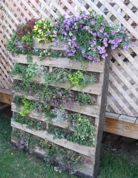 Upcycle Old Pallets to Make Beautiful Vertical Gardens - Off Grid World