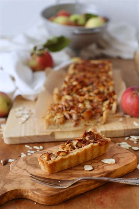 Herbstliche Apfeltarte Mit Karamellisierten Mandeln La Crema