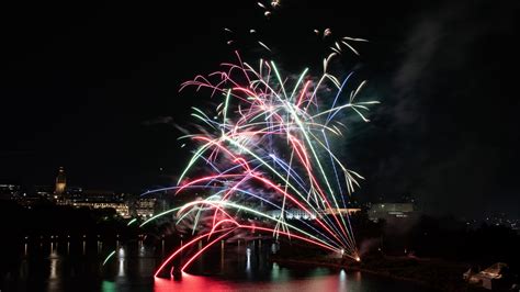 Download wallpaper 1920x1080 fireworks, sparks, explosion, water, night ...