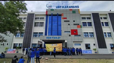 Mahasiswa UBP Karawang Demo Rektornya Sendiri, Ternyata Ini Alasannya ...