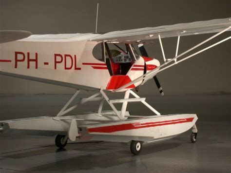 Piper PA 18 150 FLOAT PLANE Revell 1 32