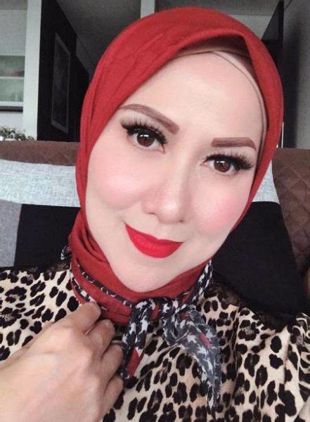 Perdalam Agama Pesona Venna Melinda Yang Kini Mantap Berhijab